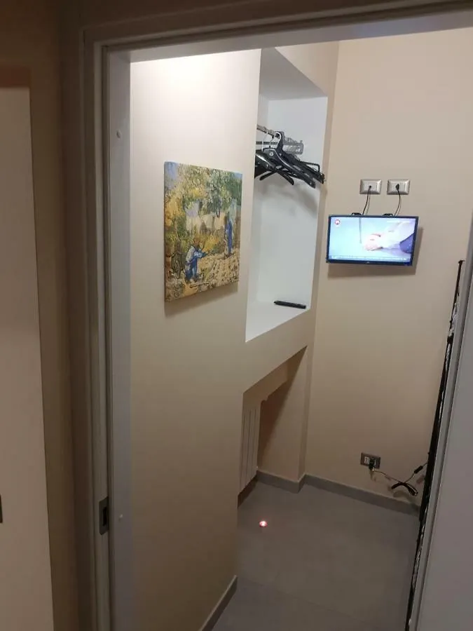 Apartment Suite In Milano Certosa Station Italy